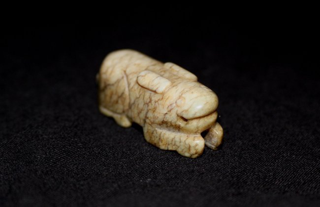 Chinese antique jade rabbit carving: Possibly Han Dynasty, 75' h x 2" L XU413