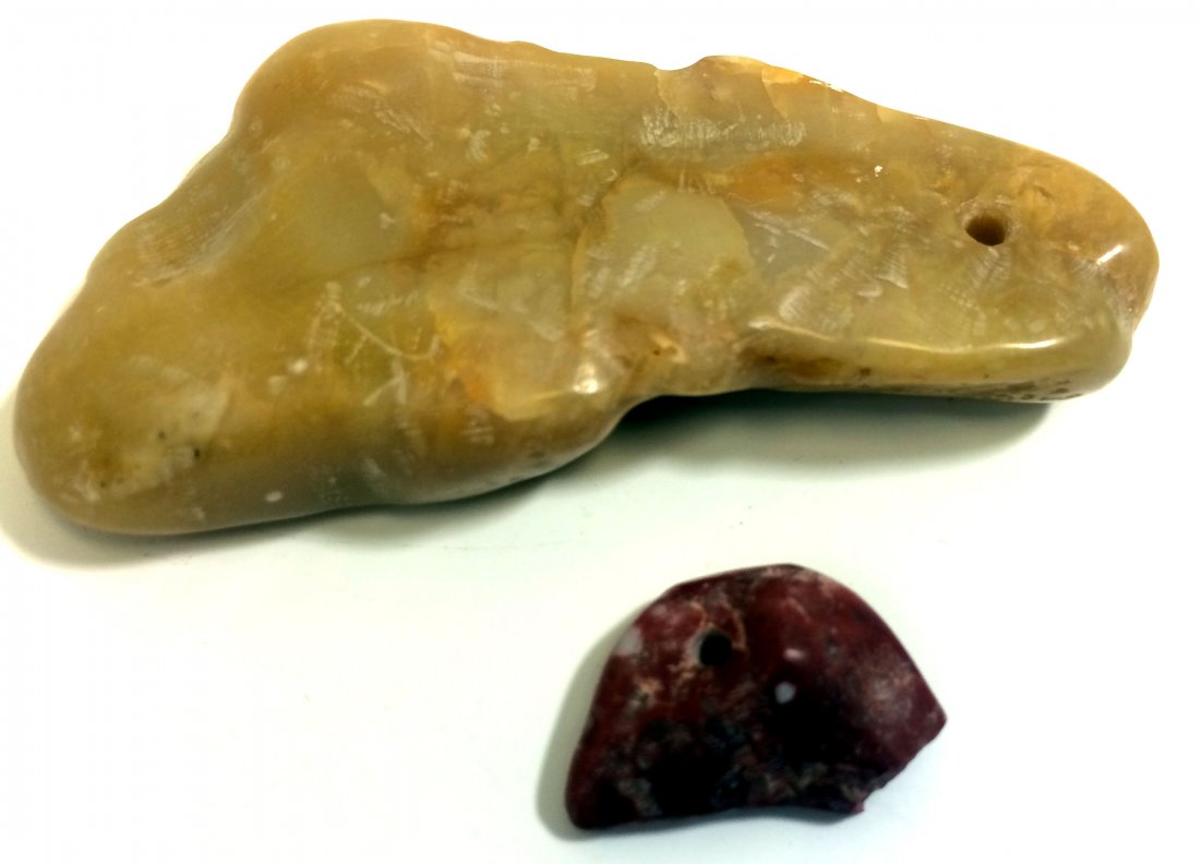 Set 2 Chinese Chicken blood soapstone & yellow Pendants: Large one is 3", small one is 1", XU608