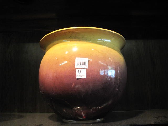 SIGNED VASE: Vase de collection SAVANE, signé Tommy Giovanny Zen, mesurant 24" de haut / Vase collection SAVANE signed Tommy Giovanny Zen, measuring 24 "high