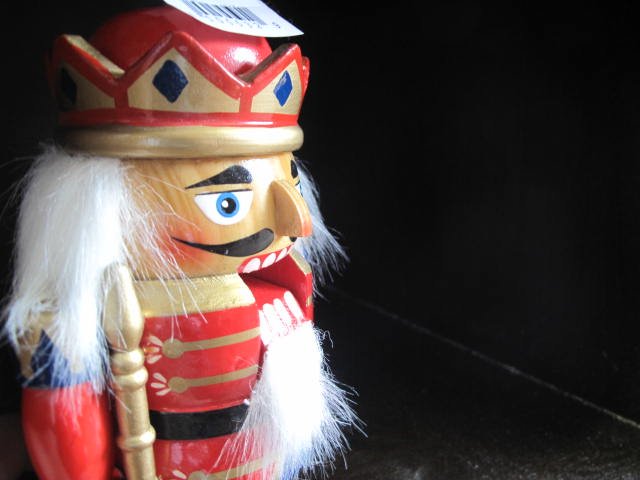 NUTCRACKER FIGURINE - 2