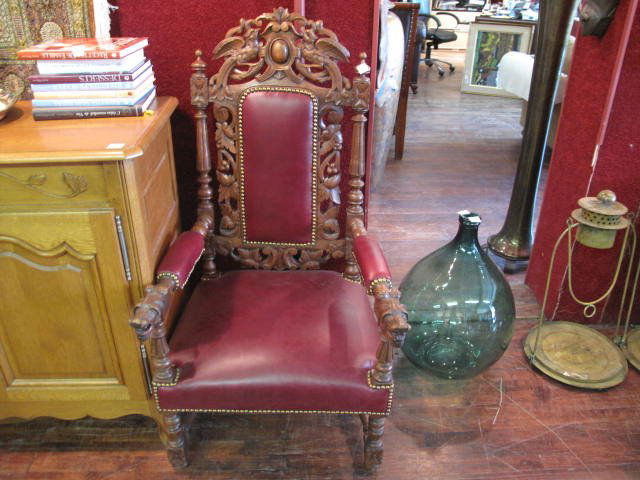 WOODEN & RED LEATHER CHAIR: Chaise en cuir rouge et bois sculpté / Wooden & Red leather chair