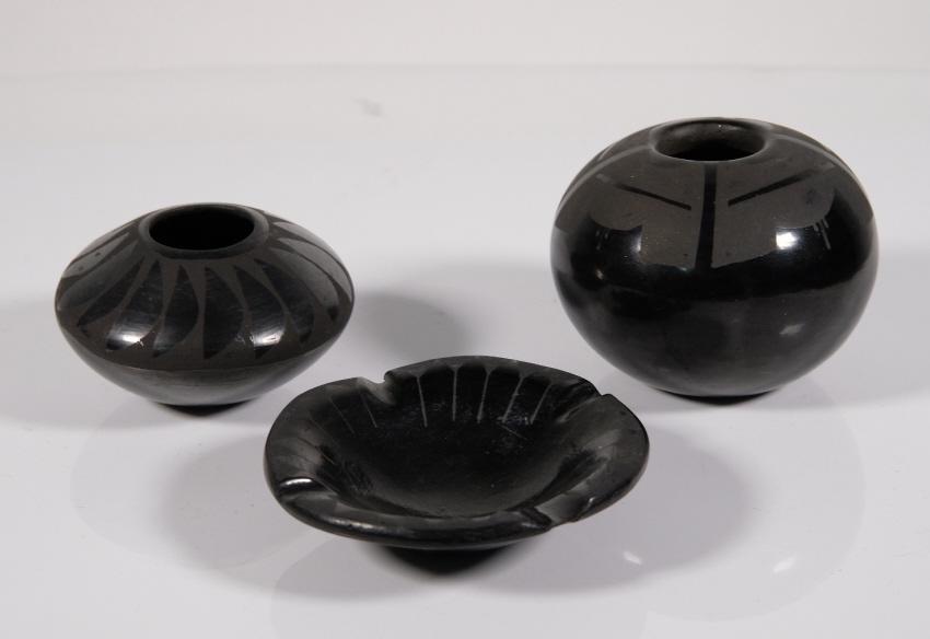 Group, Three Mata Ortiz Black Pottery Vessels (1 of 3)