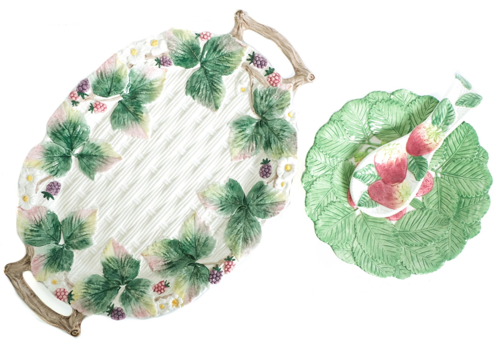 Fitz & Floyd Berry Tray and Plate w/Spoon Rest: Three pieces of vintage Fitz & Floyd ceramic comprising a handled basket weave berry serving tray, circular strawberry plate and matching strawberry spoon rest. All stamped FITZ & FLOYD 1990. Tray app