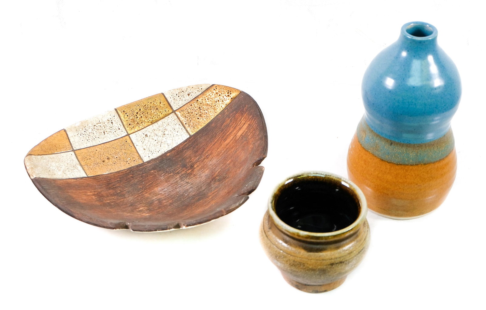 3 Vintage Pcs Pottery including Dale Sizemore: Three pieces of vintage ceramics/pottery comprising a 7.25 inch double gourd glazed vase by Dale Sizemore; 3.12 inch hand thrown stoneware glazed vessel, hallmarked with impressed H and a ceramic faux