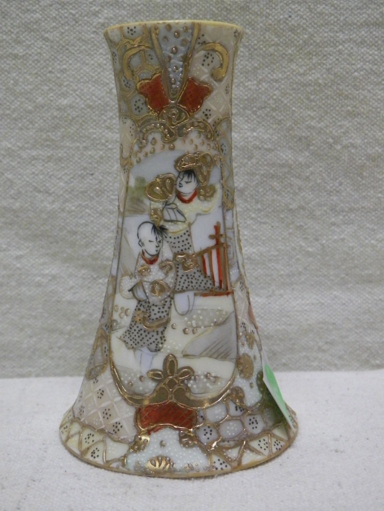 Satsuma Bottle Nippon Morimura Brothers: C 1910. Chip on foot and No stopper.
