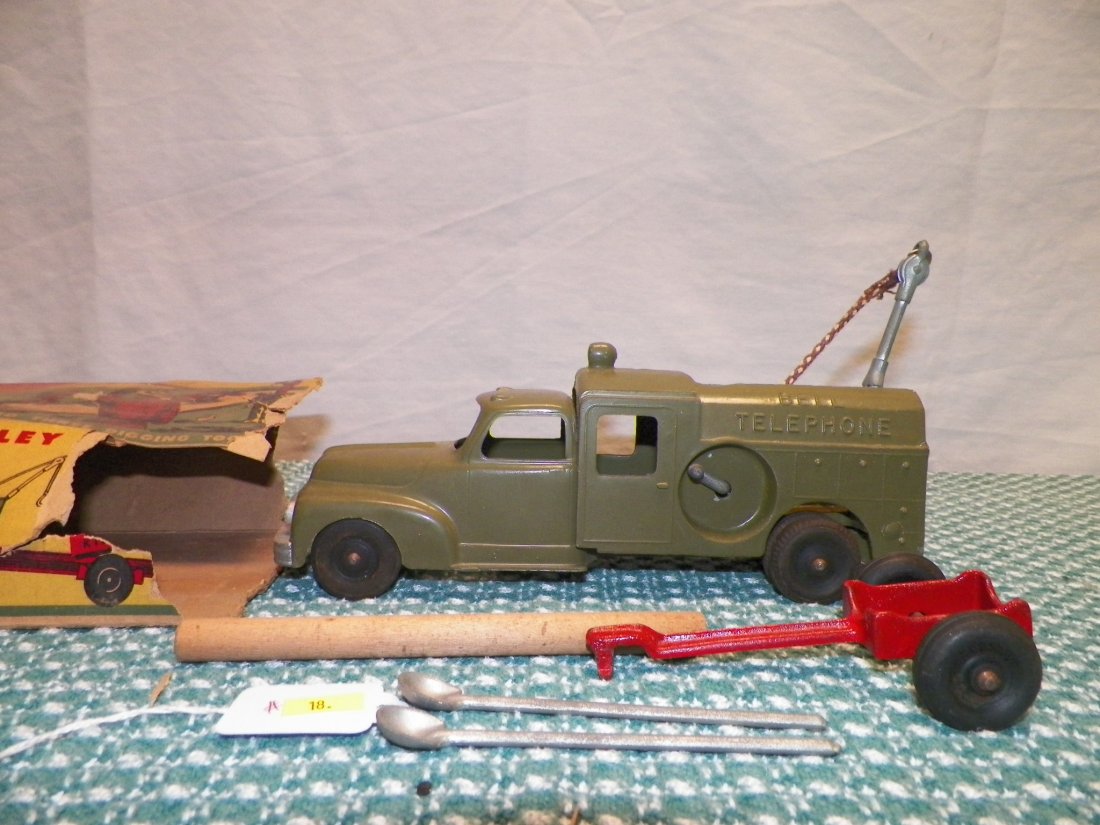 1950s Hubley Bell Telephone Painted Cast Metal: 10"L(13.5"L w/att.Pole Trailer);Metal Kiddie Toy #484 on Box & Underside of Toy;Crane Boom w/Orig Cord & Metal Hook;Box Shows Wear(End Missing);Evenly Aged;Is Earlier Version w/Metal Const/Longer Cab;
