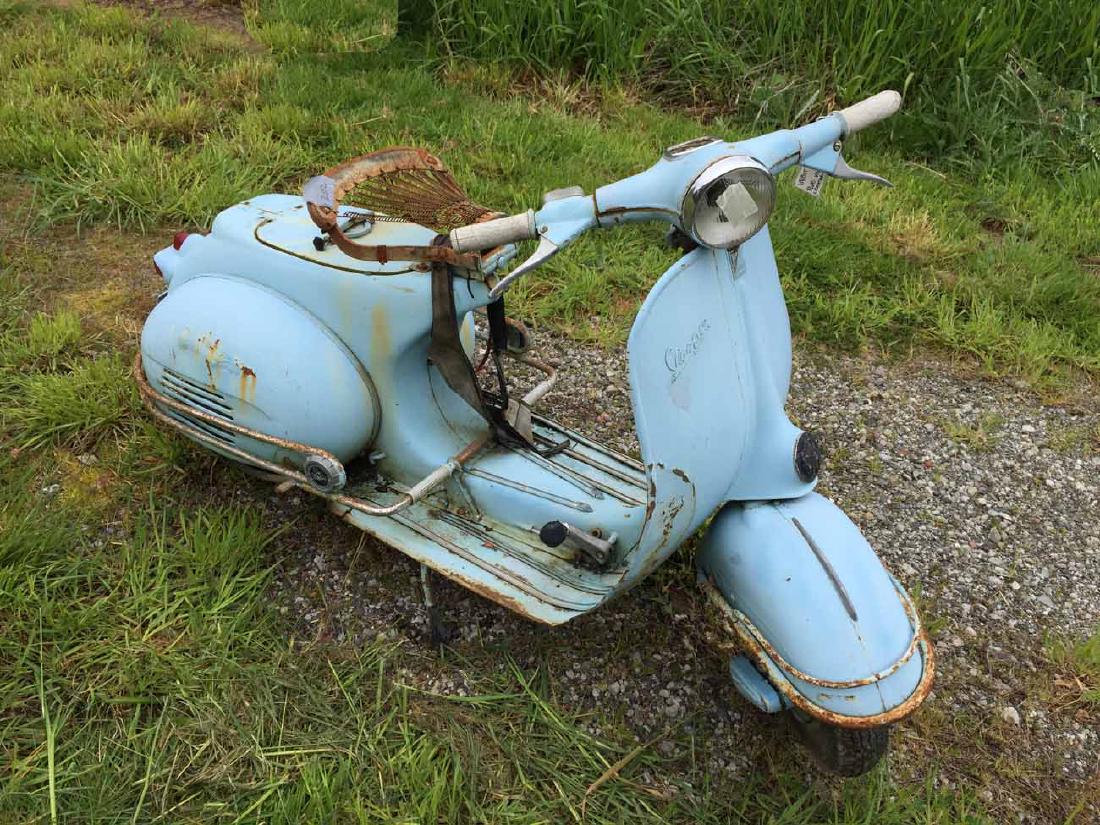 1960 Vespa 125 VNB1 Scooter (1 of 4)