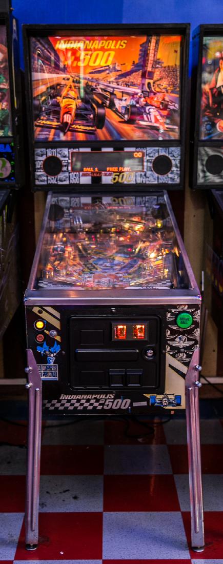 Indianapolis 500 pinball  Machine (1 of 3)
