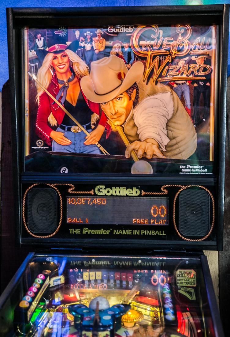 Cue Ball Wizard Pinball Machine (1 of 4)