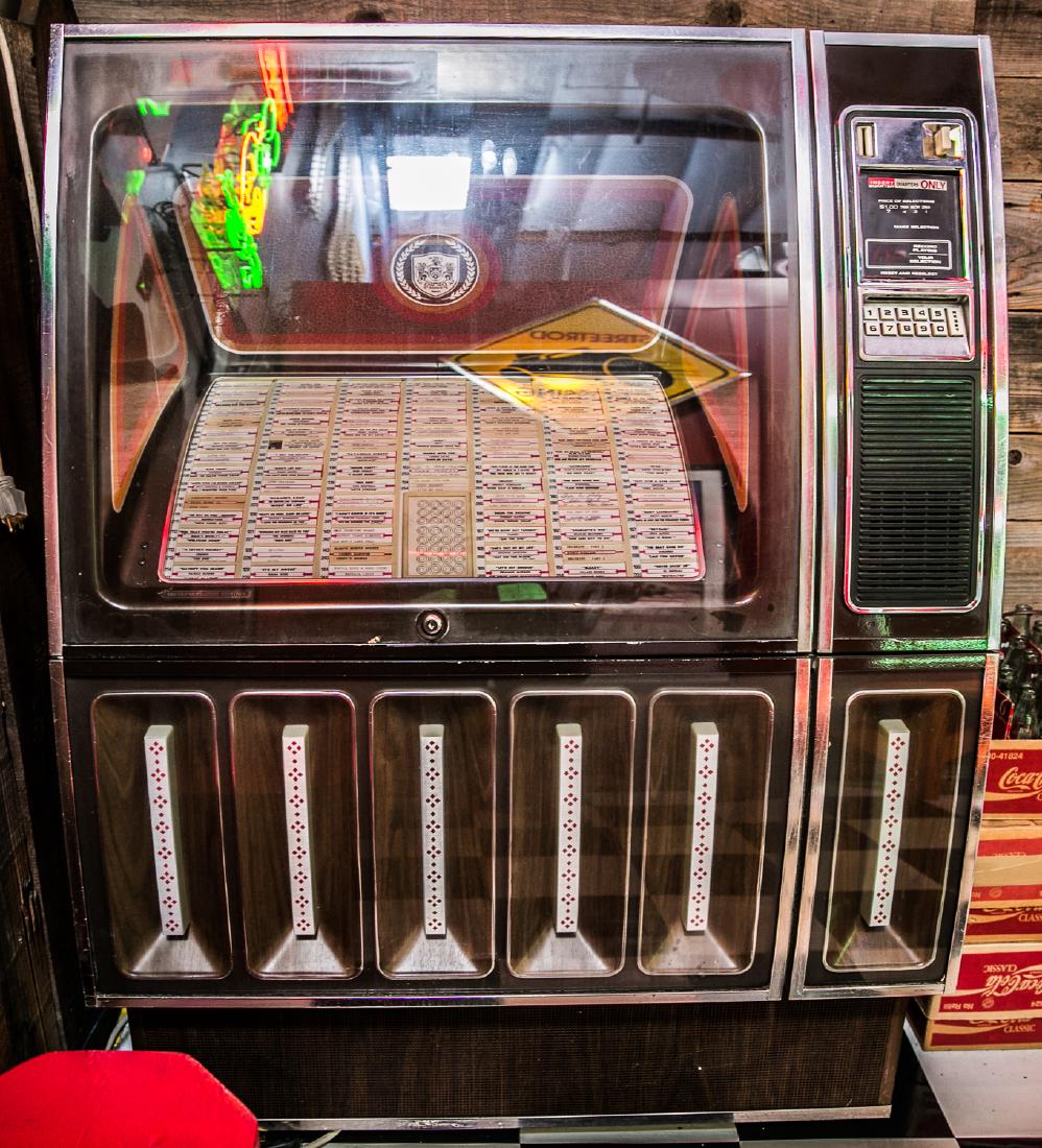 Rowe R-82 Jukebox (1 of 4)