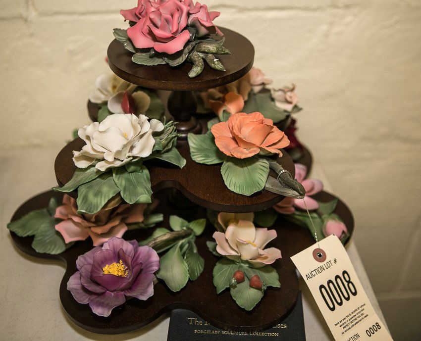 Capodimonte, Twelve Months of Roses Porcelain: Included are (12) Capodimonte, Franklin Mint, Porcelain roses. Each rose is approximately 6" x 4". Each rose has a letter of authenticity. The set comes with a wood display stand. Some of the roses ha