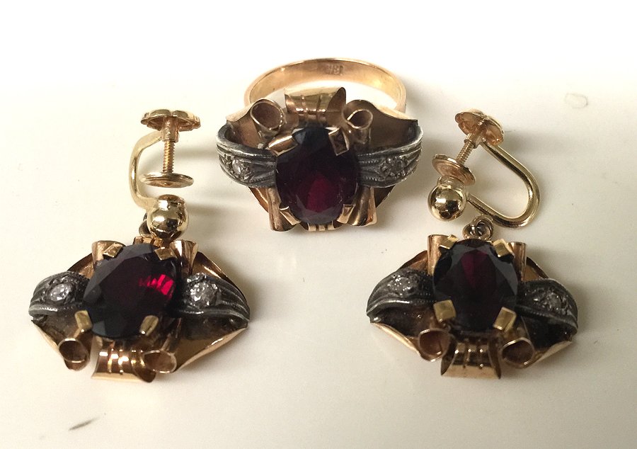Art Deco 18K and  Garnet  Jewelry Set (1 of 4)