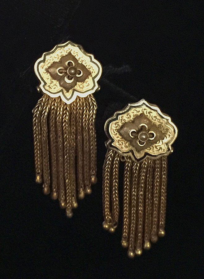 (2) Victorian Earrings (1 of 3)