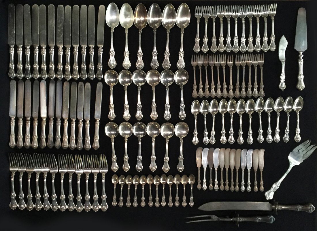 119 Pcs. Roger Williams Corinthian Pattern Sterling (1 of 8)