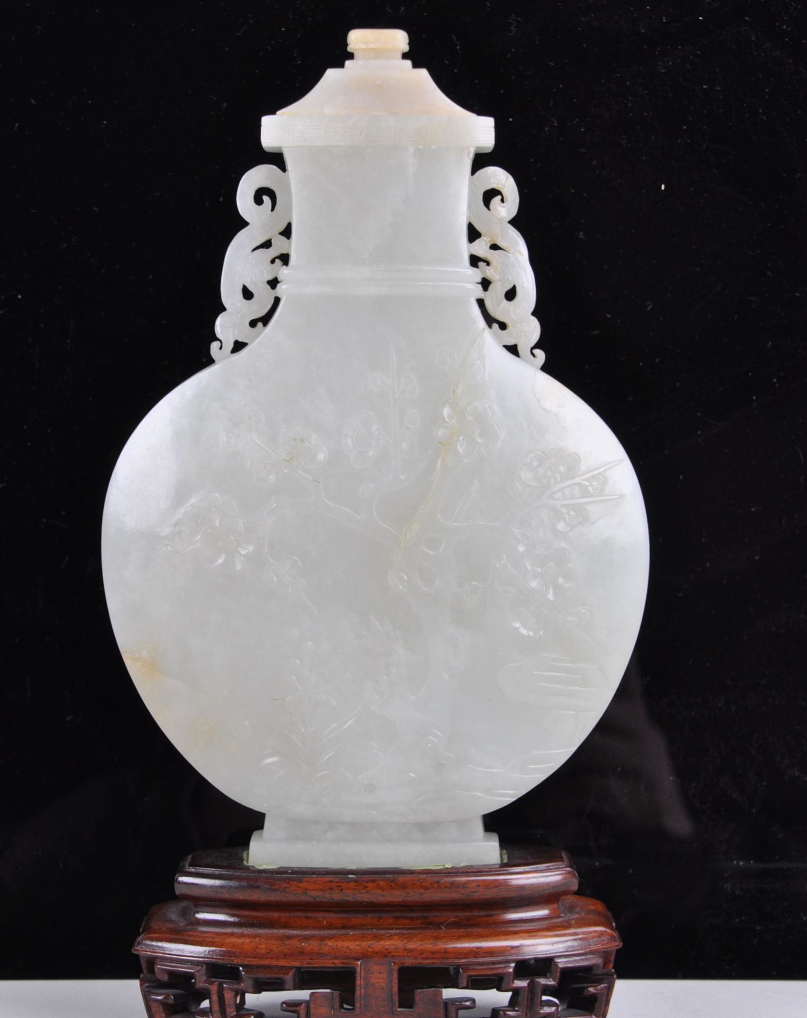 Chinese White Jade Vase (1 of 20)
