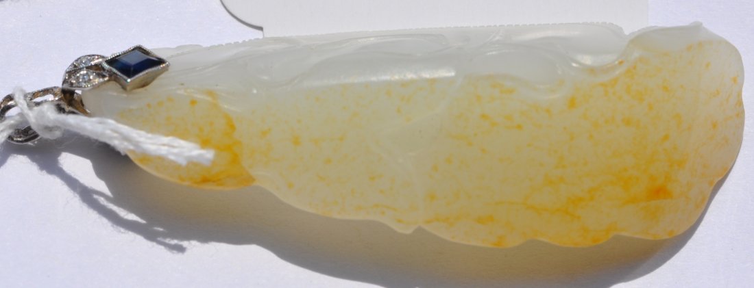 Chinese White Russet Jade Pea Group: 18th. C. , 2.75" (7cm) long. The jade is inset with diamonds and sapphire stone. The photos with white paper are taken under natural light. Good condition.