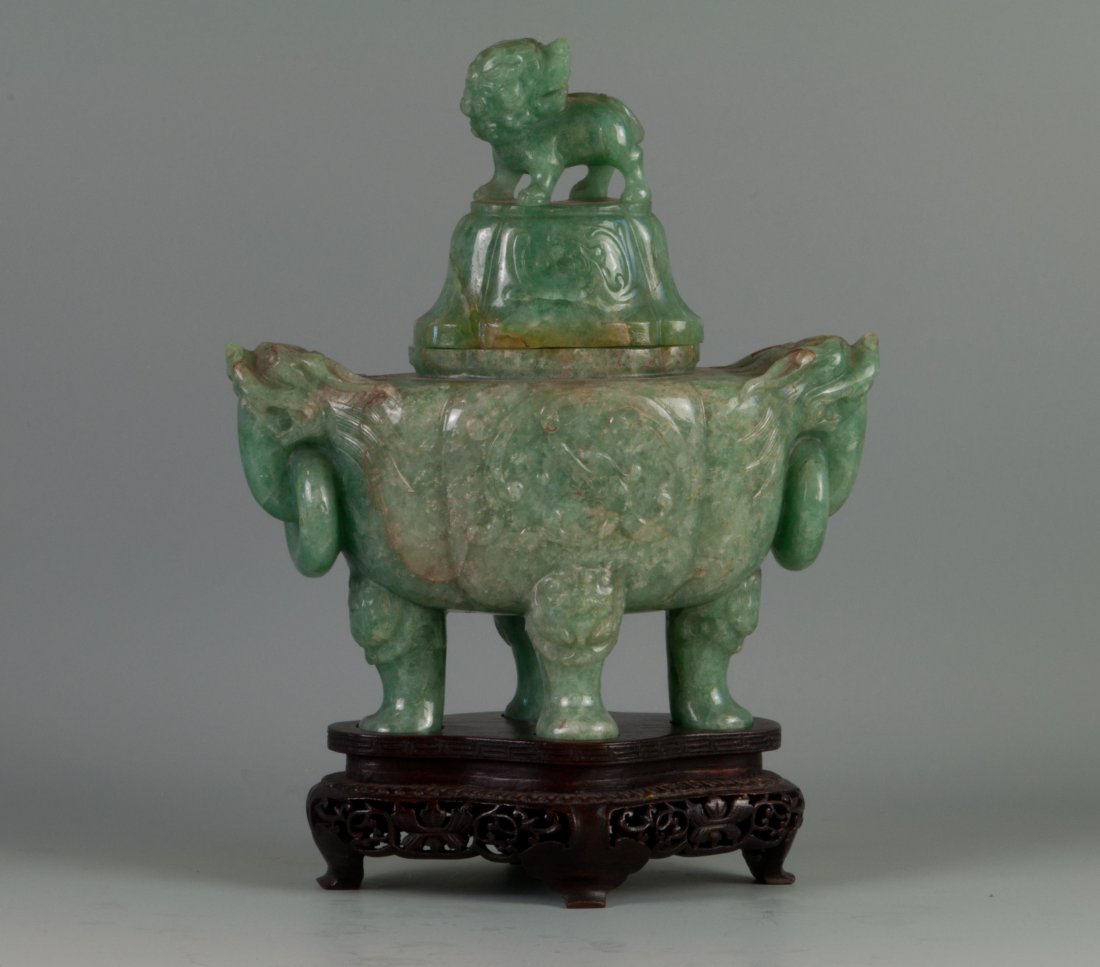 Chinese Stone Incense Burner: 19th. C.. 7.75" (19.6cm) tall and 7.25" (18.5cm) wide. Good condition. Please note: we DO NOT use any softwares to change the jade color. 請注意：我們不߳