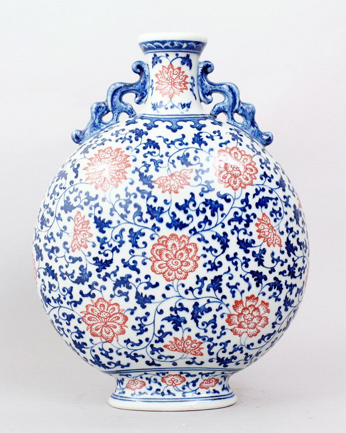 CHINESE FAMILLE ROSE PORCELAIN FLASK: A LARGE FLASK WITH BLUE & RED FLORAL PATTERN,WITH TWO DRAGON HANDLES ON TOP.14"H 10.5"W. SEAL MARK FOR GREAT QIANLONG PRODUCTION IN UNDERGLAZE BLUE ON BOTTOM. PRIVATE COLLECTION ROCHESTER HILLS,MICHIG