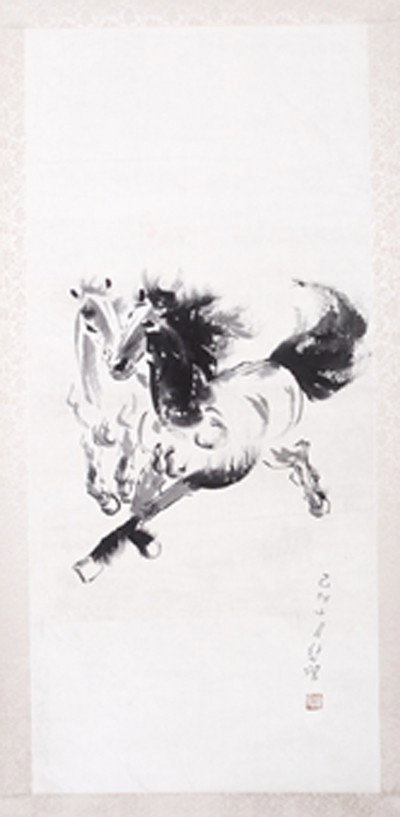 CHINESE SCROLL PAINTING BY XU,BEIHONG : XU,BEIHONG,1895-1953.LONG WATERCOLOR PAINTING TO SCROLL DEPICTING TWO RUNNING HORSES SCENE. SIGNED AND A SEAL MARK IN DR. 37.5"Hx16.8"W.)