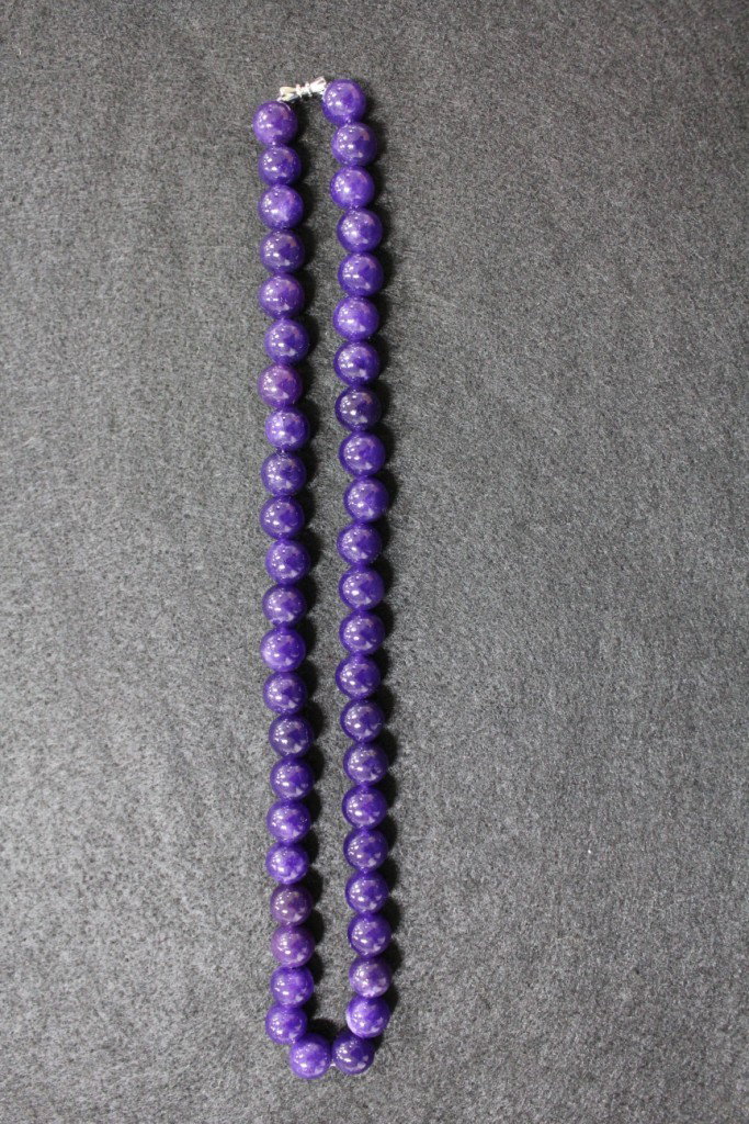 CHINESE JADE BEAD NECKLACE: CHINESE,AVERY FINE JADE BEADED NECKLACE WITH DARK BLUE COLOR,L 10.5".