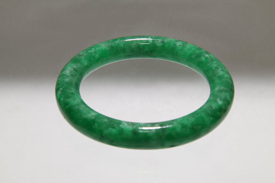 CHINESE JADE BANGLE BRACELET: CHINESE,CLOUDY GREEN JADITE BANGLE BRACELET, DIA.2.4".