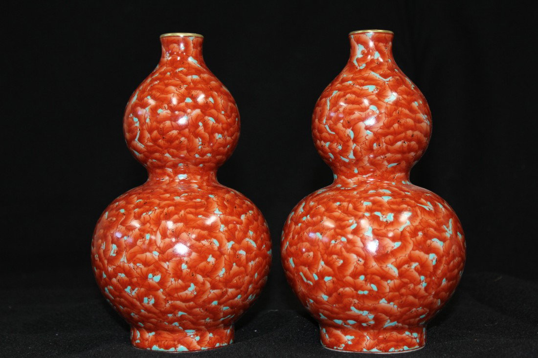 CHINESE PAIR OF DOUBLE GOURD VASES: CHINESE,PAIR OF PORCELAIN DOUBLE GOURD VASES WITH LUCKEY BATS ON THEM,BOTH MARKED CHINESE UNDER THE BOTTOM,H.8.75",W.5.75".