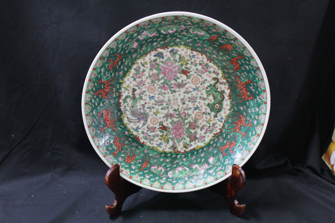 Very large Chinese porcelain: large porcelain plate depicting floral design with Deers on the border, Dia 16"