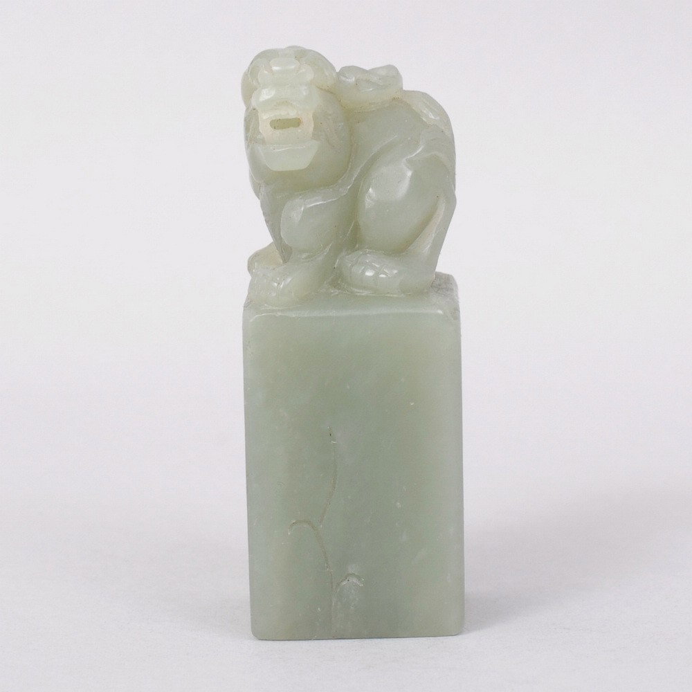 CHINESE CARVED JADE FOO DOG SEAL: CARVED JADE FOO DOG SEAL,H.3",W.1".