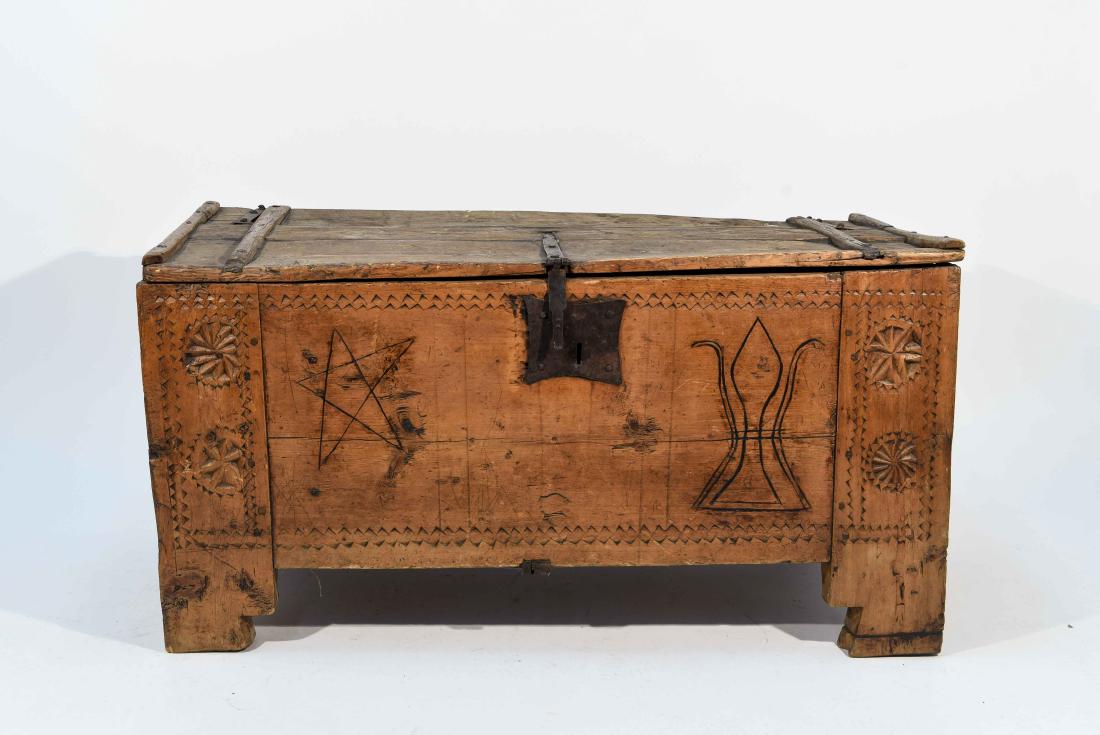 17TH C. CARVED ITALIAN CHEST (1 of 11)