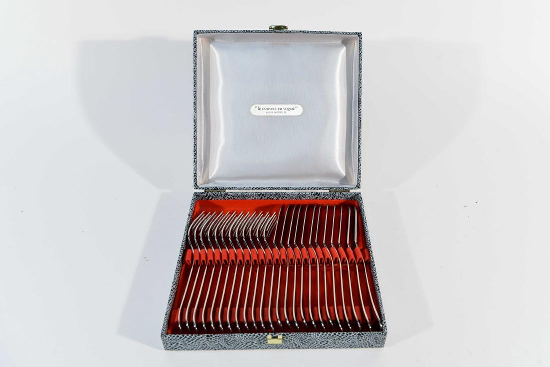 ETERNUM STAINLESS FLATWARE IN BOX (1 of 8)