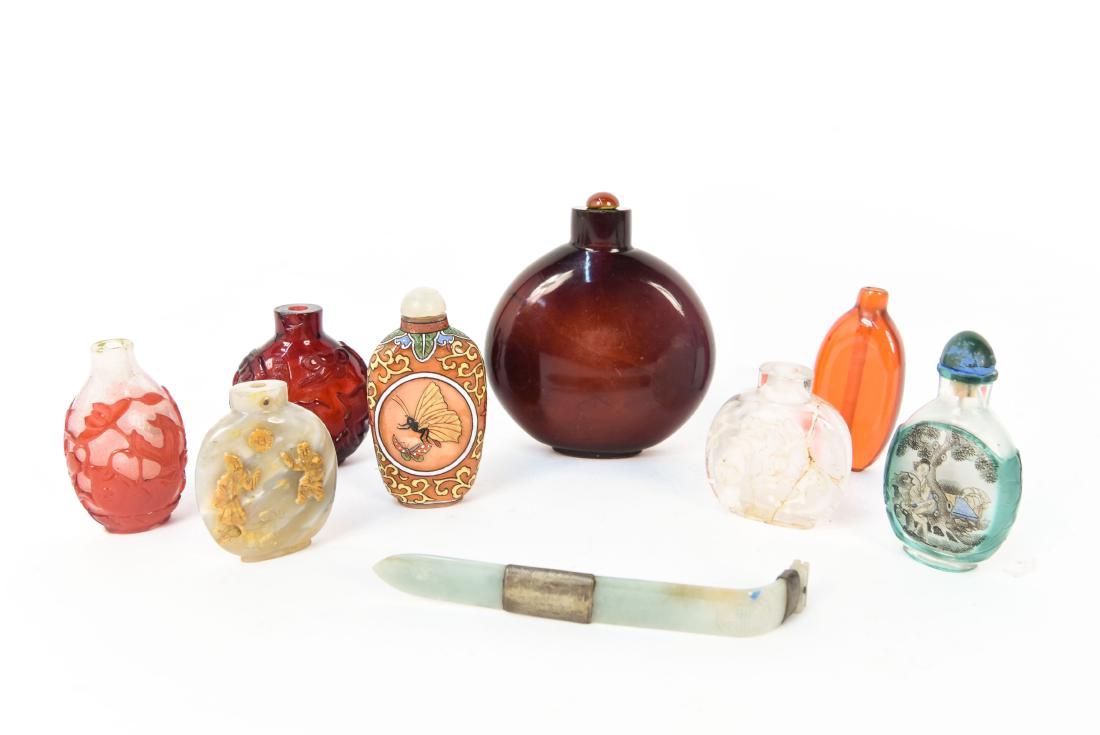 CHINESE GROUPING INCL SNUFF BOTTLES JADE ETC. (1 of 9)