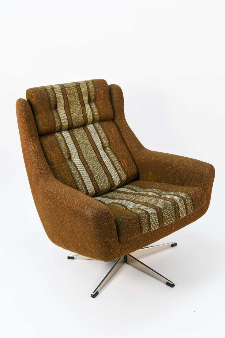 BROWN SWIVEL CHAIR BY ERLANDSEN & ANDERSEN 1960'S: Dimensions: H 36.75" x W 30.5" x D 31.25" Condition: Beginning signs of oxidation to base.