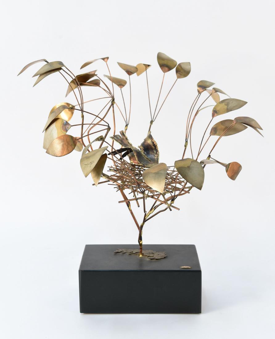 CURTIS JERE BIRD SCULPTURE: Signed and dated on plaque on base Dimensions: H 18.5" x W 18.75" x D 17" Condition: No issues to note.