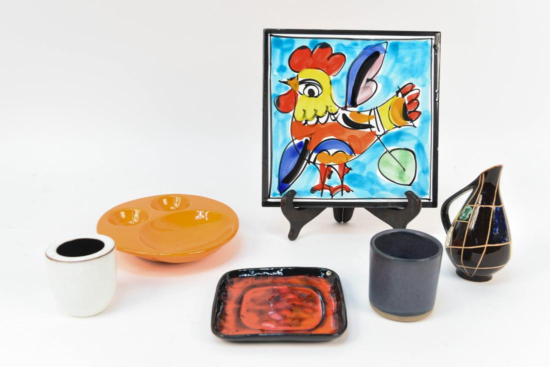 GROUPING OF MID-CENTURY POTTERY (1 of 13)