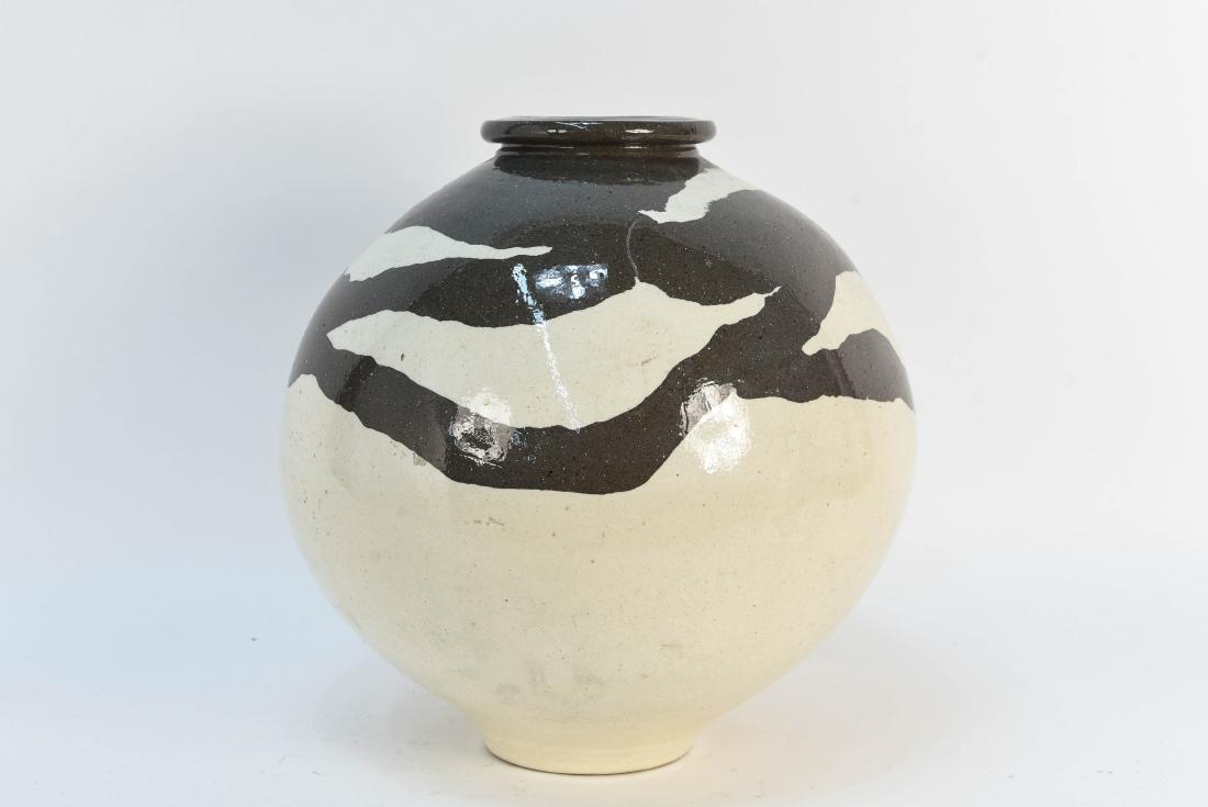 STUDIO POTTERY VASE (1 of 9)