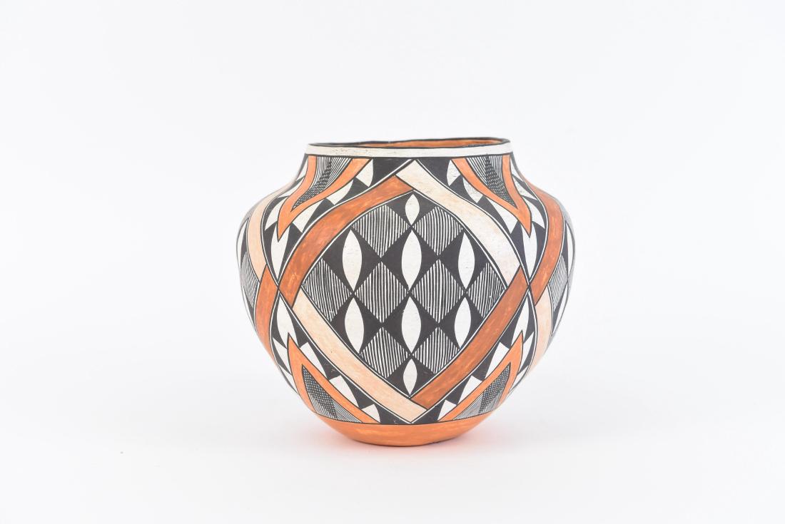 ACOMA POTTERY POT (1 of 7)