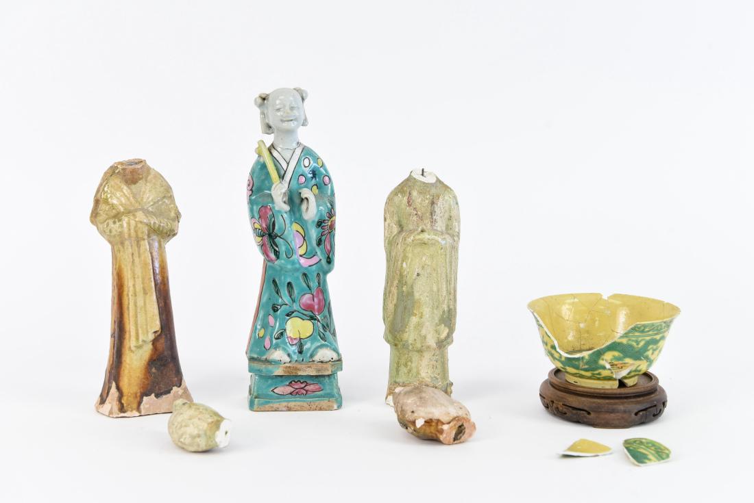 GROUPING OF CHINESE CERAMICS (1 of 10)