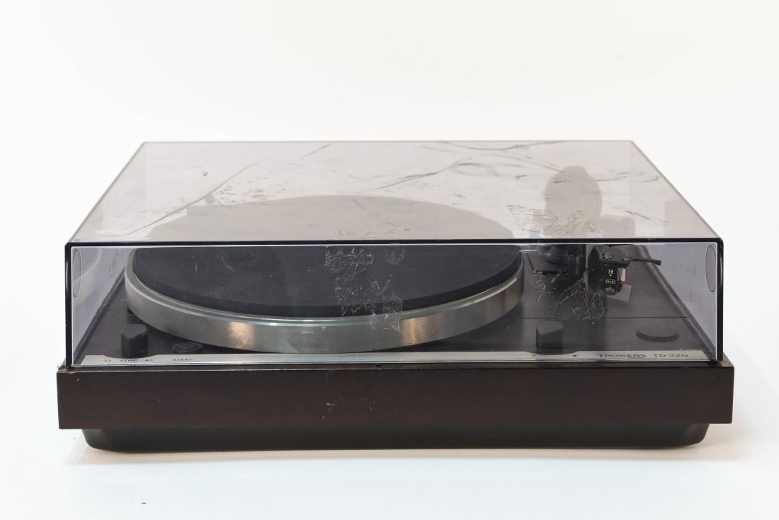 THORENS TD 320 TURNTABLE (1 of 9)