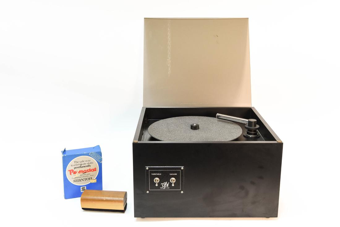 VPI RECORD CLEANER (1 of 8)