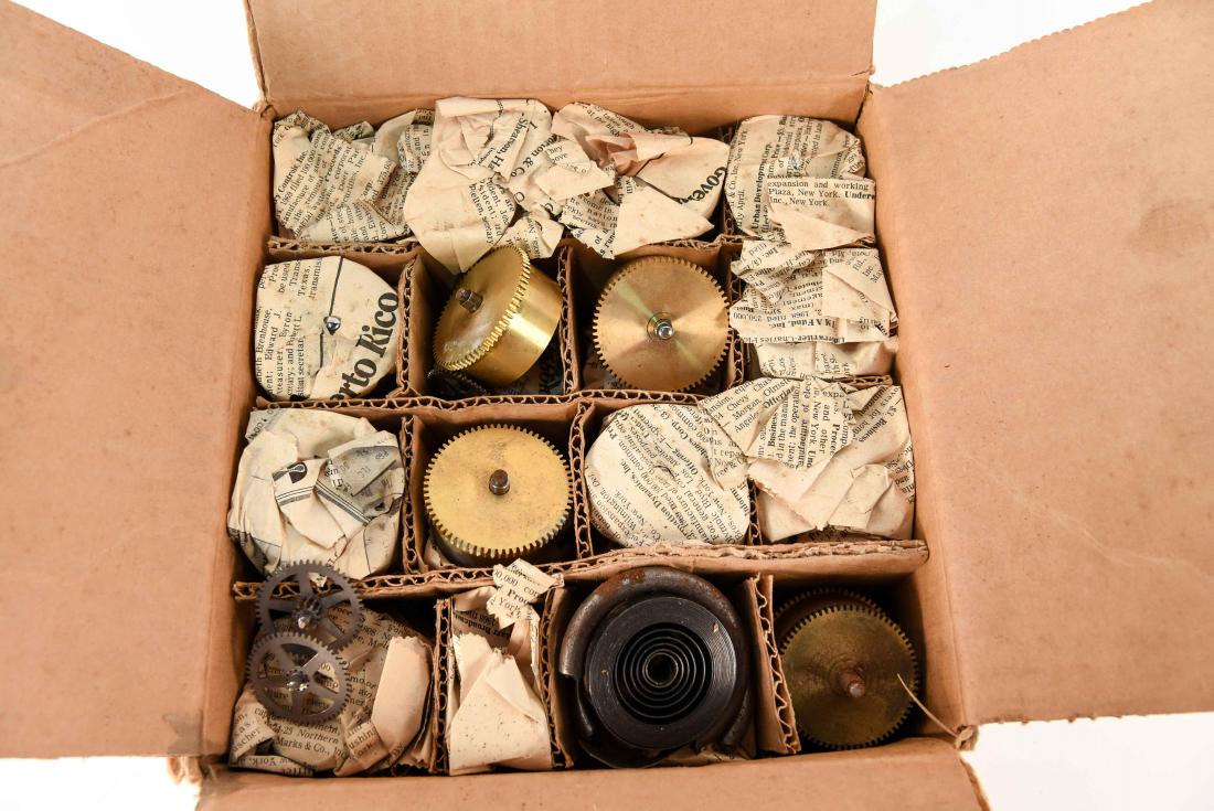 GROUPING OF SETH THOMAS DESK CLOCK BARRELS (1 of 5)