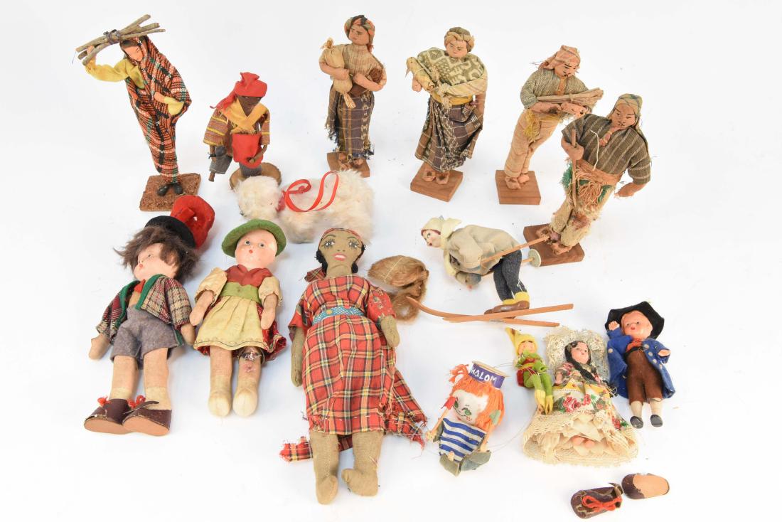 GROUPING OF CLOTH DOLLS FIGURES, ETC. (1 of 9)