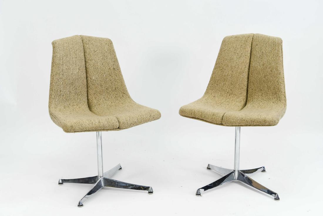PAIR OF RICHARD SCHULTZ CHAIRS FOR KNOLL: Dimensions: H 32" x W 20" x D 19" Condition: Light wear consistent with use.