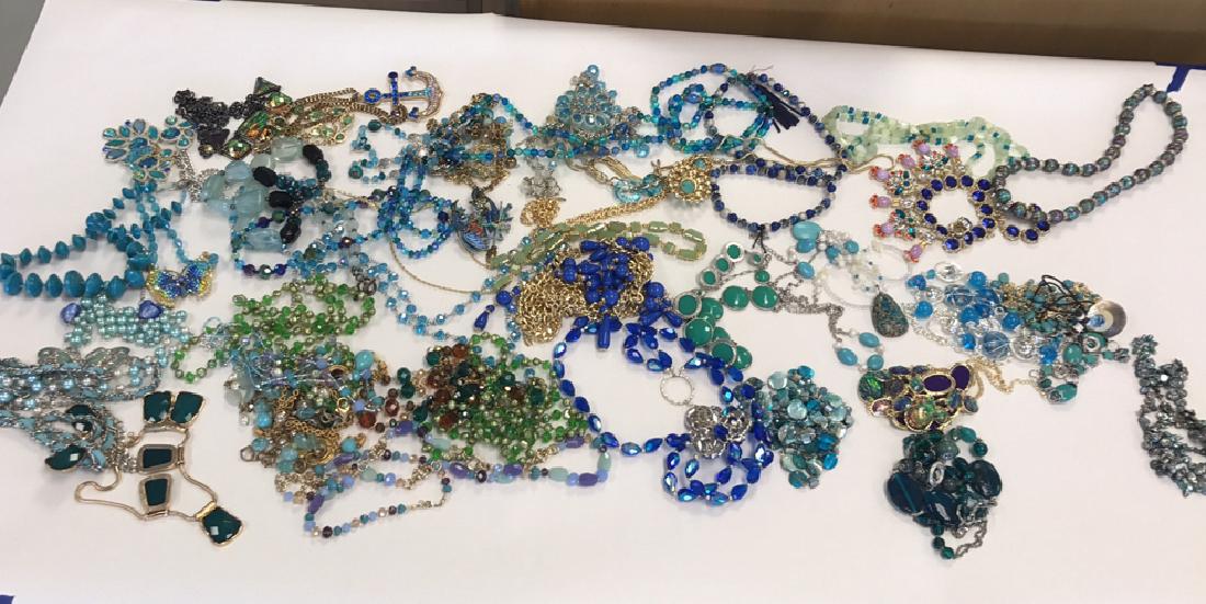 GROUPING OF GREEN/BLUE COSTUME NECKLACES (1 of 5)