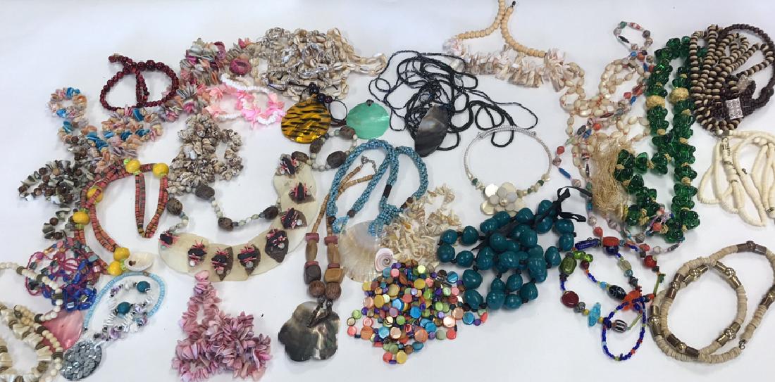 GROUPING OF SHELL AND NATURAL JEWELRY: 31 pieces including shell, glass etc. Condition: All wearable.