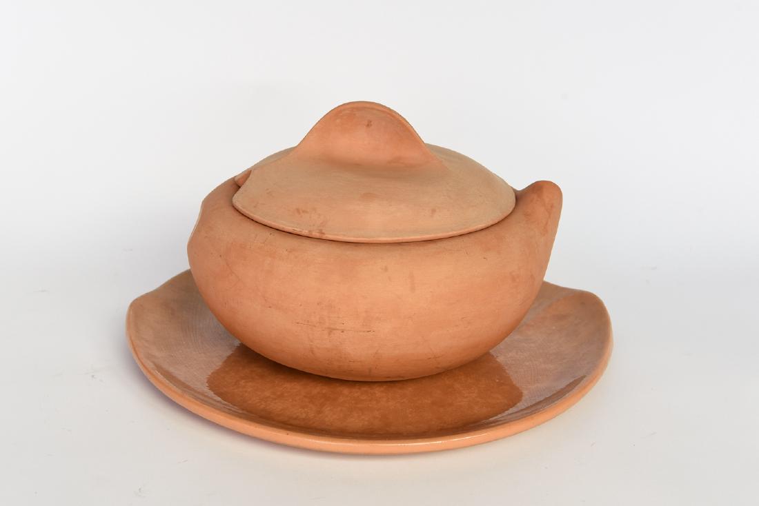 ELSA PERETTI FOR TIFFANY THUMBPRINT TUREEN: Marked E. Peretti for Tiffany, Made in Italy on bottom. Dimensions: H 8.5" x D 16" (measured on platter) Condition: No issues to note.