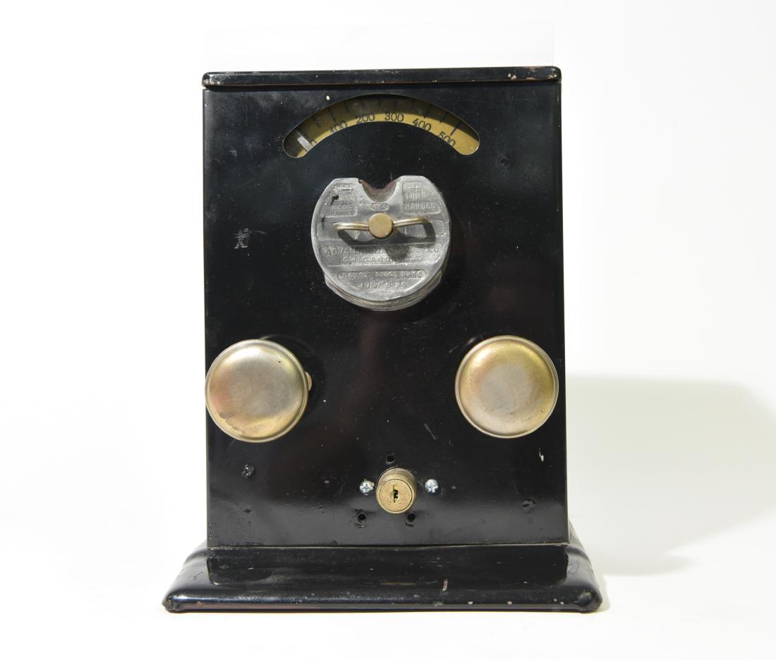 1920'S COIN OPERATED SLOT MACHINE: Marked: "Advance Machine Co. Chicago" Dimensions: H 12.75" x W 9" x D 7" Condition: Some surface scratches. Possible that it has been repainted.