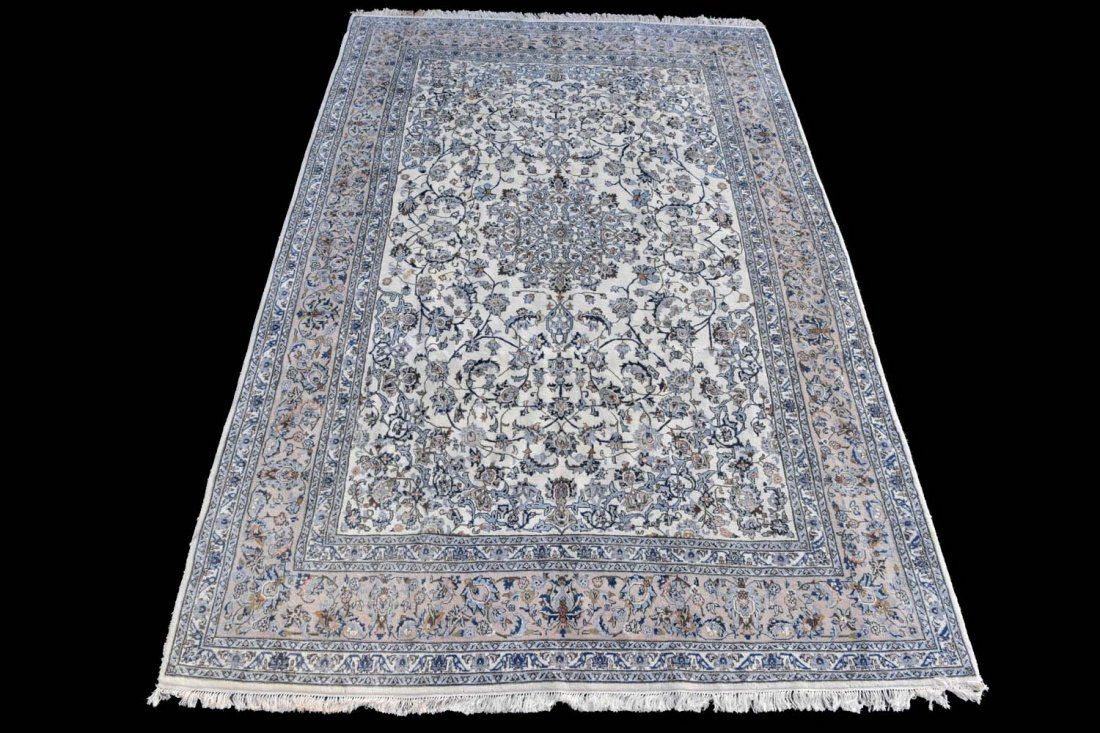 LARGE WHITE AND BLUE FLORAL PATTERN RUG (1 of 9)