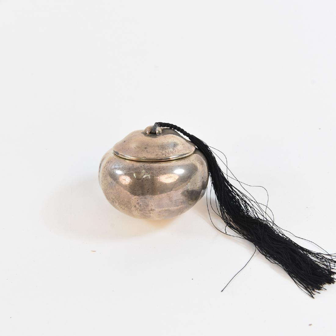 TIFFANY ELSA PERETTI STERLING SILVER PUMPKIN BOX: Dimensions: H 2" x dia 3" Condition: light tarnishing.