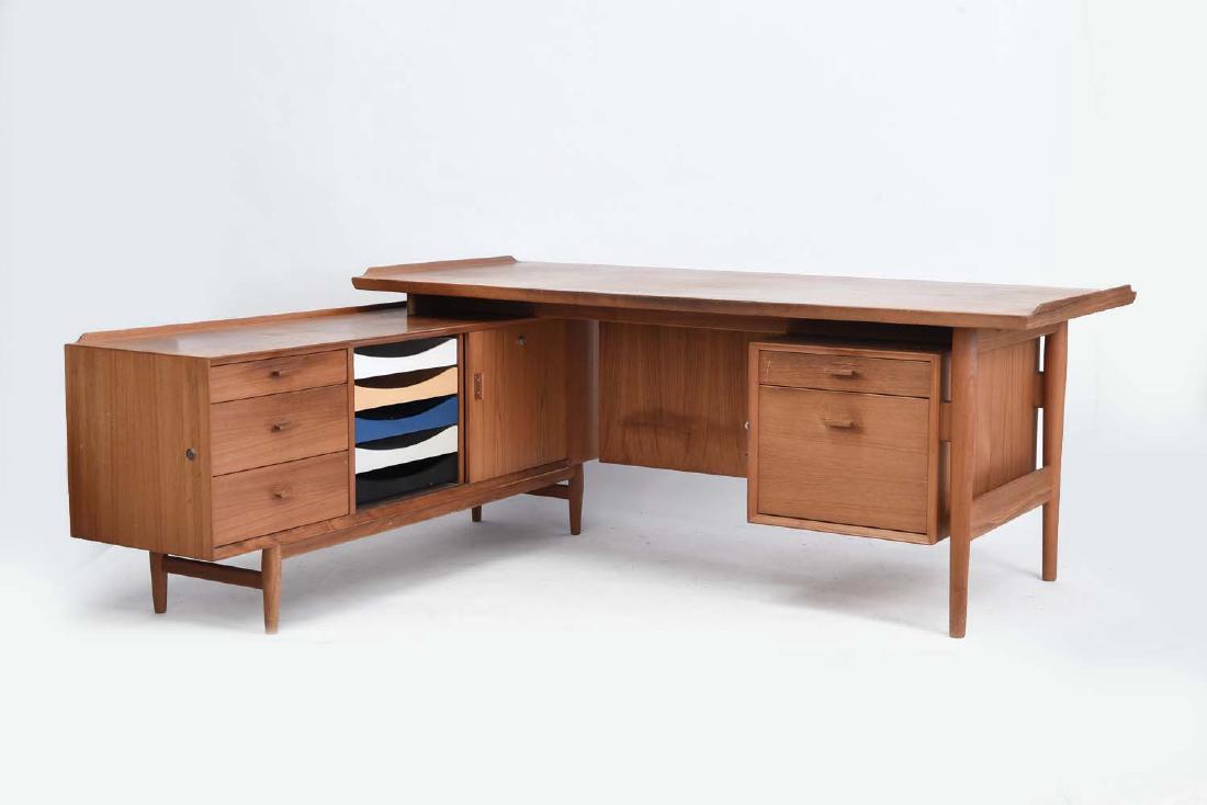ARNE VODDER FOR SIBAST TEAK DESK C. 1960: Arne Vodder (1926-2009), model 208. Tagged under desk top: Sibast Furniture, Made in Denmark Dimensions: H 28.5" x W 108" x D 70" (total area desk occupies ) Condition: Showing little signs of use. So