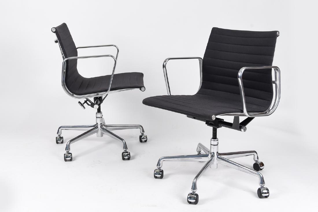 (8) EAMES ALUMINUM GROUP MANAGEMENT ARM CHAIRS (1 of 10)